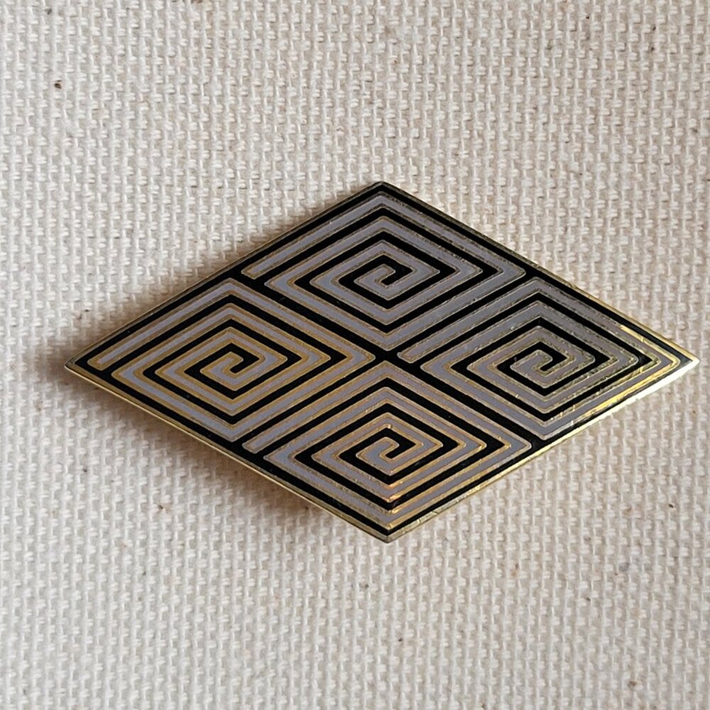 Vintage Isle Of Skye Gold Tone Black Grey Enamel Triangle Brooch Scarf Pin